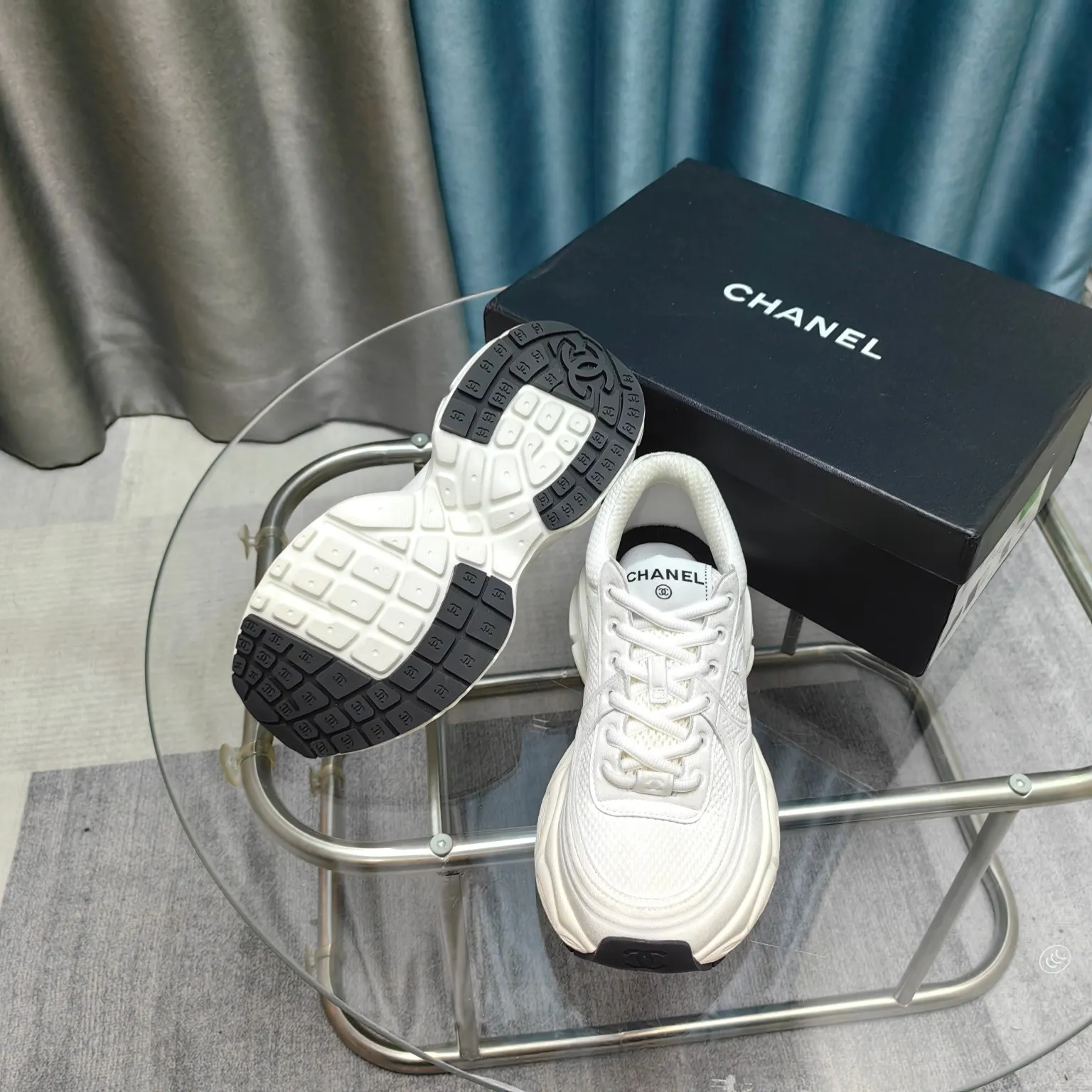 p680🐮🐮Chanel Chanel dad shoes, men and women couples - 2025 counter top casual sports shoes This classic design; the upper is electro-embroidered with a variety of techniques; the outsole is fashionable and sporty; it is unusual to incorporate a variety of color matching elements... The diversified mix and match is very beautiful and versatile, casual, fashionable, sports and outdoor can be taken into account... ꫛꫀꪝ Go➫ Material: ❶Upper is made of: Original imported first-layer silk cowhide + original waterproof cloth + original first-layer cowhide ❷Inner lining: original sheep lining + mesh ❸Outsole based on: original TPU combination outsole Special counter boutique packaging complete set for women 35–41